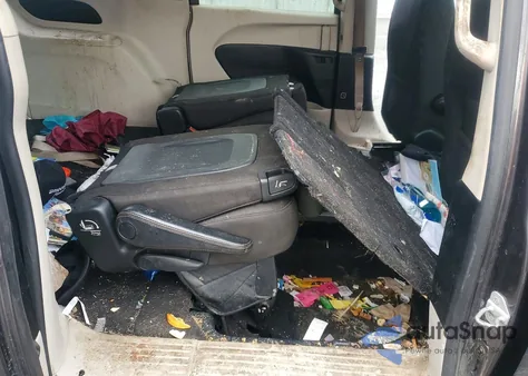 2017 Chrysler Pacifica Touring z USA, uszkodzony, nr VIN 2C4RC1DG5HR763421